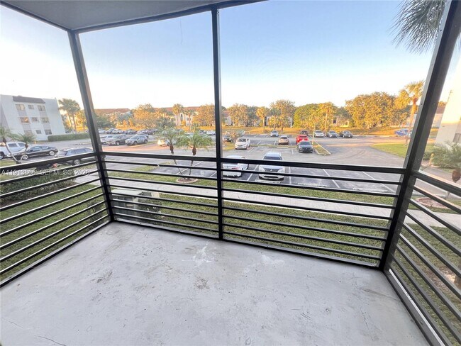 Building Photo - 3720 N Pine Island Rd