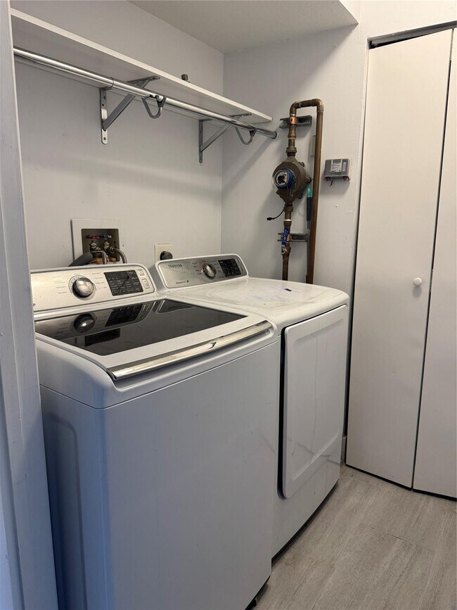 Building Photo - 9055 Wiles Rd