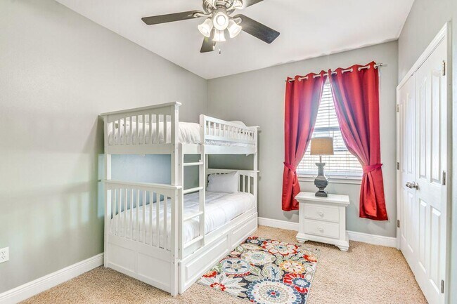 Building Photo - 895 Solimar Way
