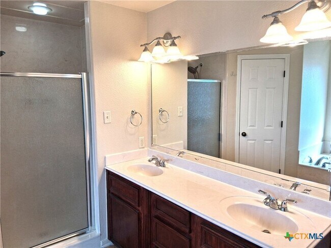 Building Photo - 3107 Lavender Ln