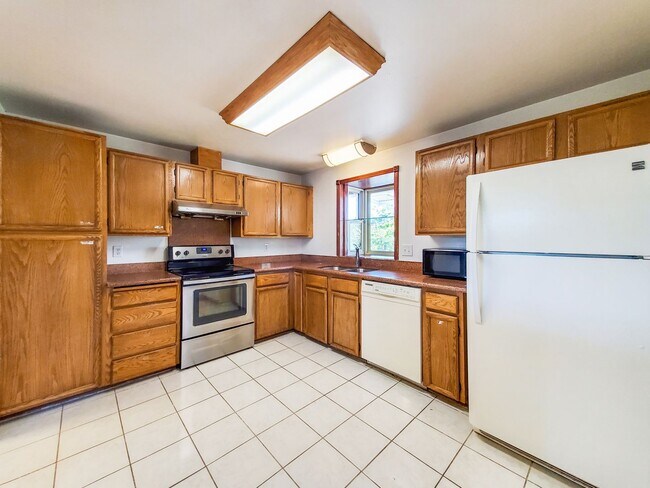 Building Photo - 1748 N 130th St