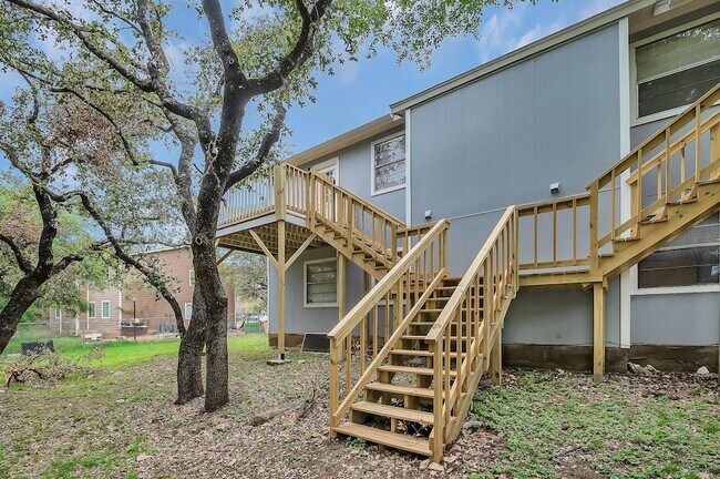 Building Photo - 500 Algerita Dr
