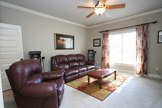 Building Photo - 27 Carriage Hill