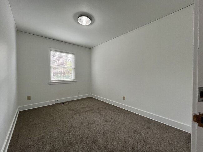 Building Photo - Expansive 4BR 2,900+ Sq Ft Home with Theater-Style Living Room & Bonus Hobby Workshop