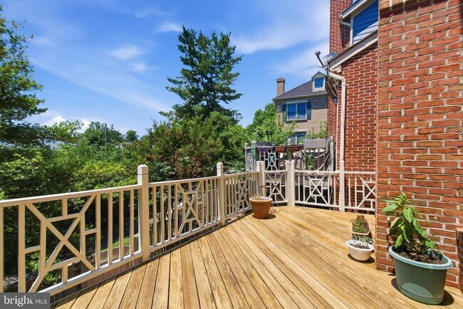 Building Photo - 6323 Barcroft Mews Dr