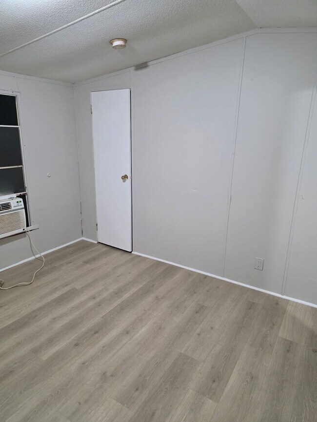 Building Photo - mobile home