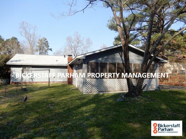 Building Photo - Brick Home Located Off Of Schatulga Rd! Wi...