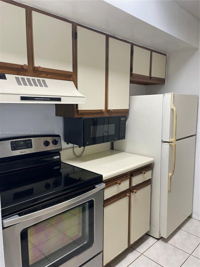 Building Photo - 2946 S University Dr