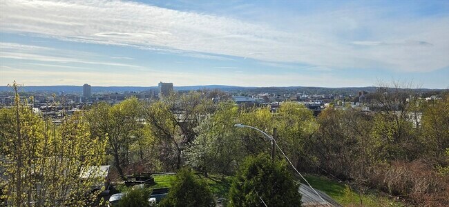 Building Photo - 14 Orient St