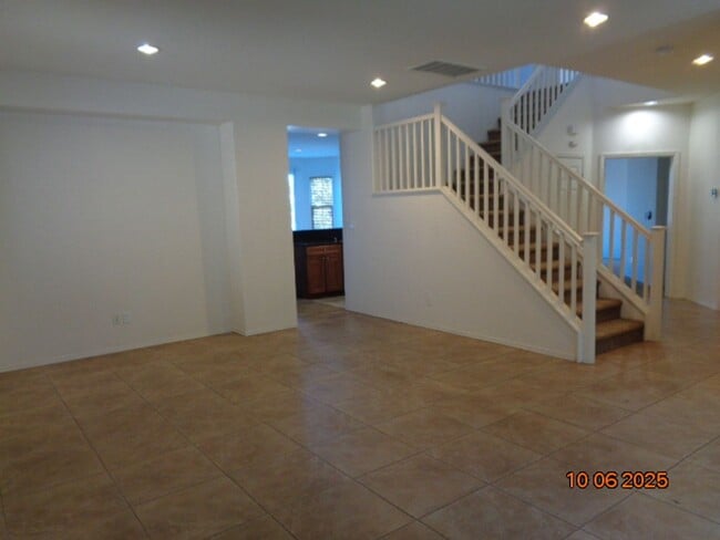 Building Photo - Large 2 Story Offering 3419 sq. ft. and 5 bedrooms plus loft