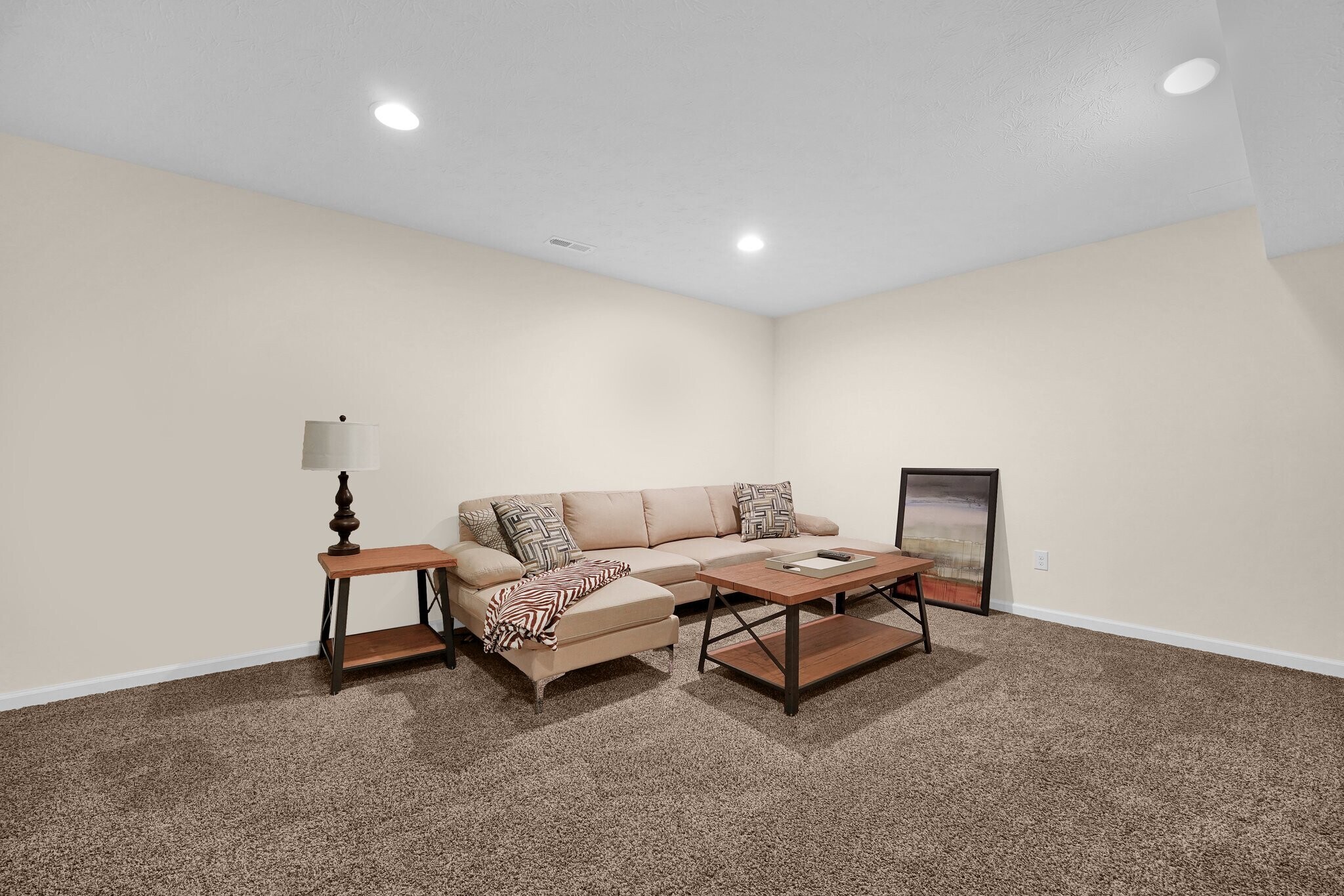Building Photo - 6468 Holly Ln