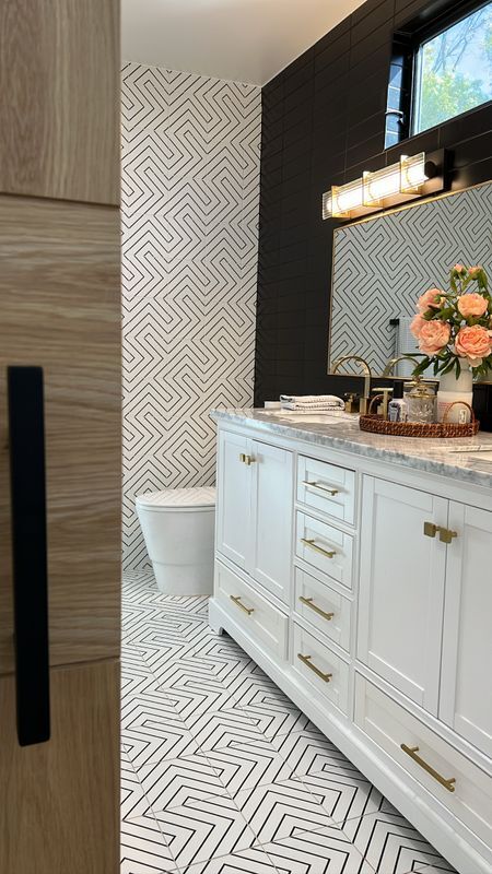 Building Photo - 4821 Heaven Ave