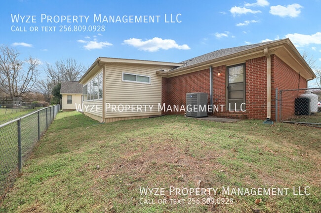 Building Photo - 2202 Manchester Cir SW