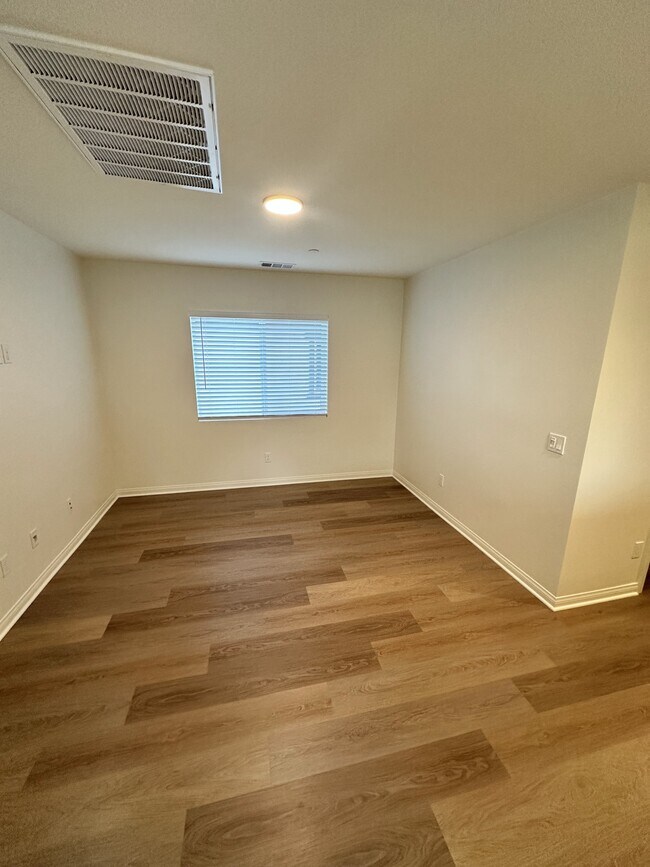 Building Photo - 176 N Sutter Ave