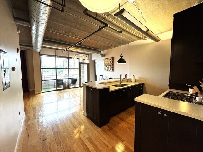 Building Photo - 10 S Dunton Ave