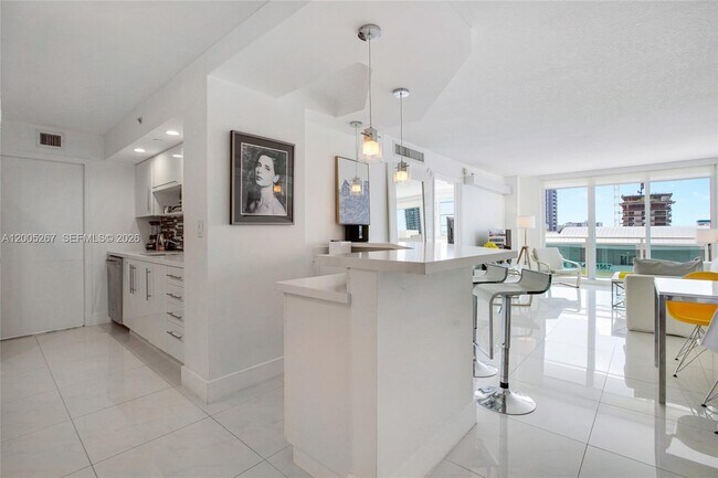 Building Photo - 6917 Collins Ave