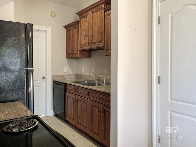 Building Photo - 116 S Elm St