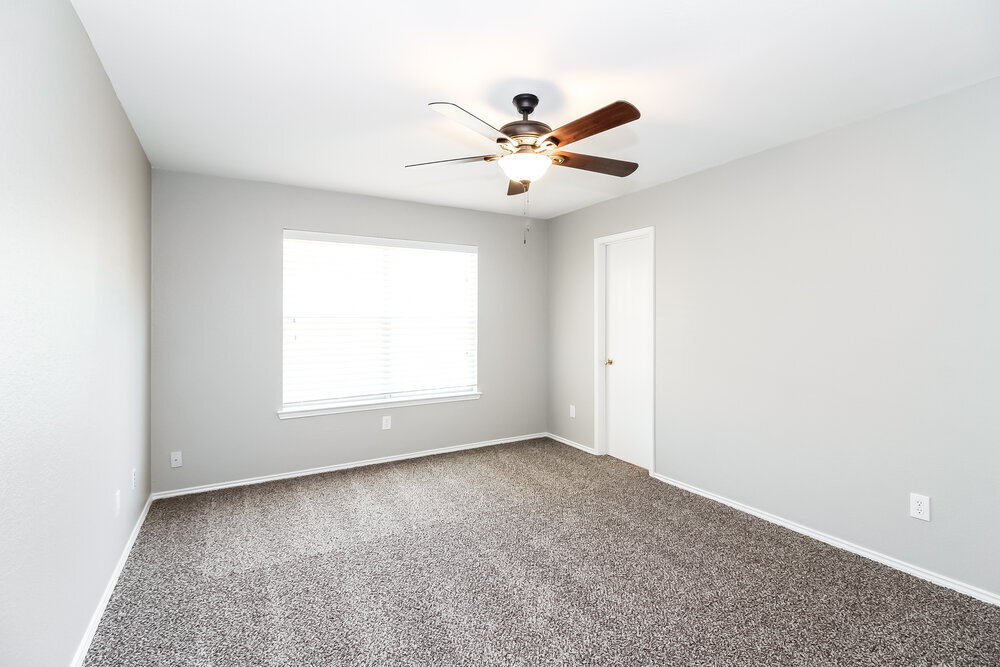 Building Photo - 209 Tulip Ln