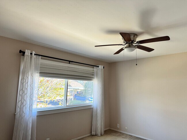 Building Photo - Charming 2 bedroom 2 bath in Tierrasanta!