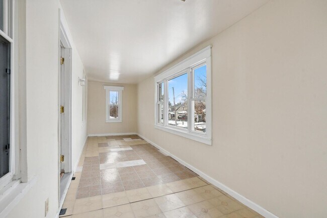 Building Photo - 2 Bedroom Townhouse Apartment- SECTION 8 F...