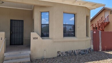 Building Photo - Duplex Unit for Rent
