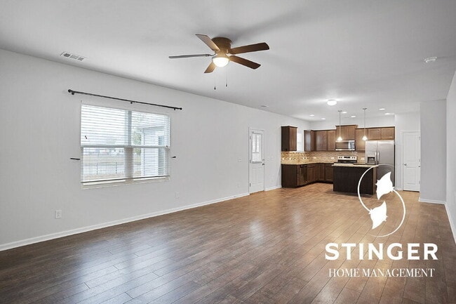 Building Photo - 108 Saluda Way