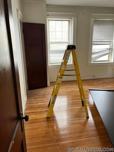 Building Photo - 86 Maple St