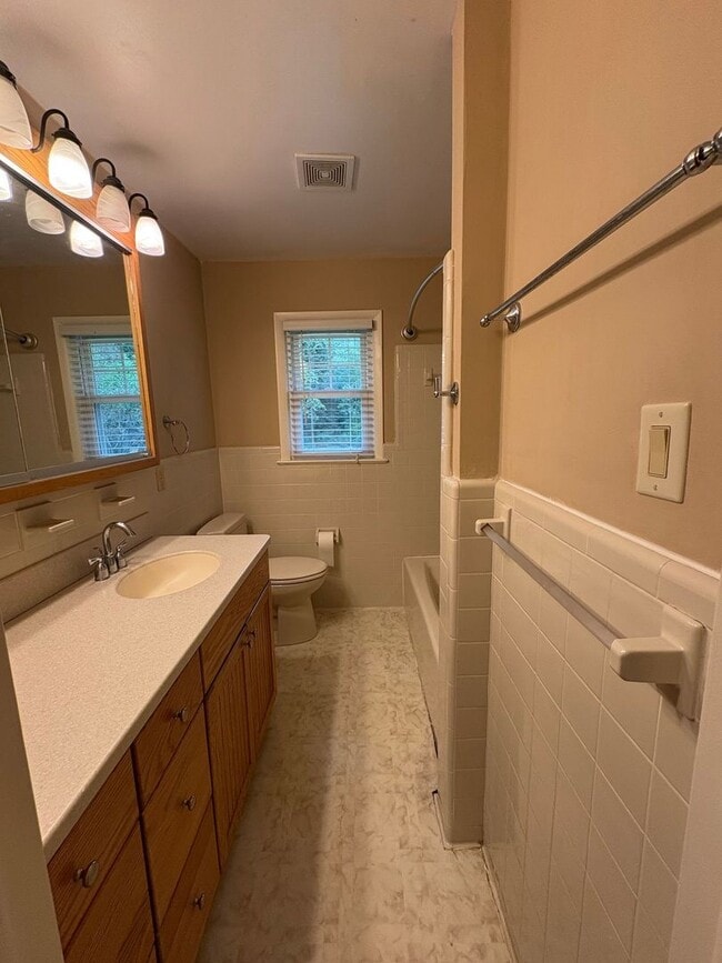 Building Photo - 1849 Oyster Bay Ln