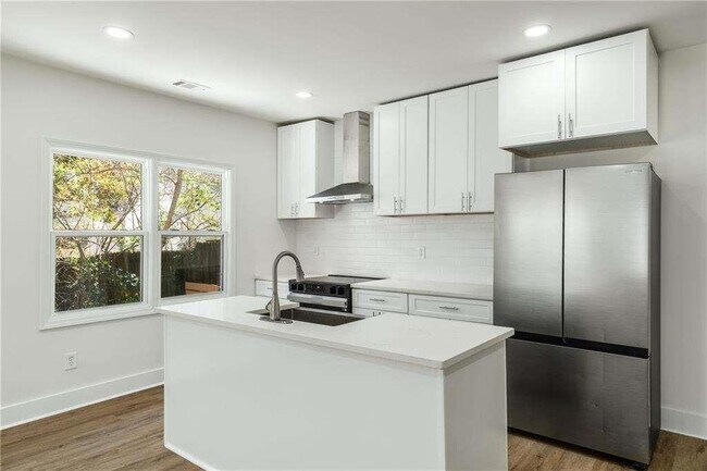 Building Photo - 936 Byron Dr SW