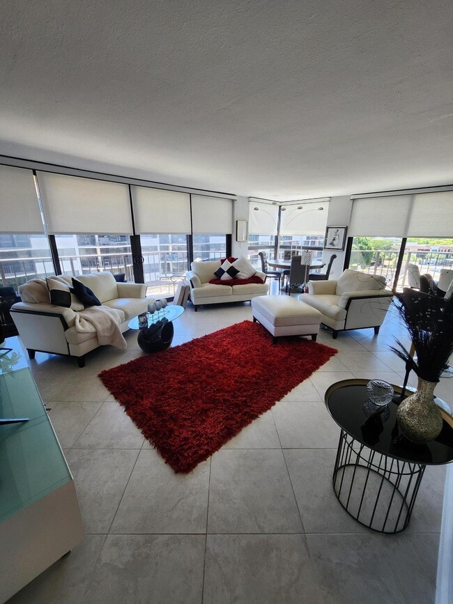 Building Photo - 899 Jeffery St