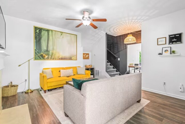 Unit B - Living Room - 1296 Sells Ave SW