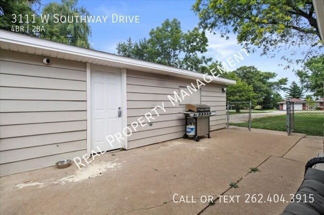Building Photo - 3111 W Southway Dr
