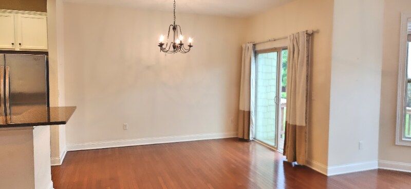 Building Photo - 208 Pointe Oakwood Way