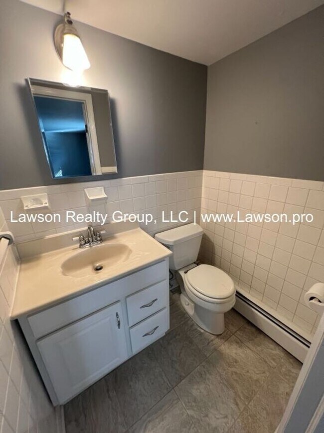 Building Photo - Very Nice & Spacious Home in Hidden Valley Neighborhood - Pet Friendly!