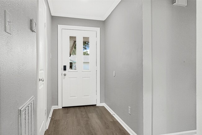 Building Photo - 7410 Woodoak Dr