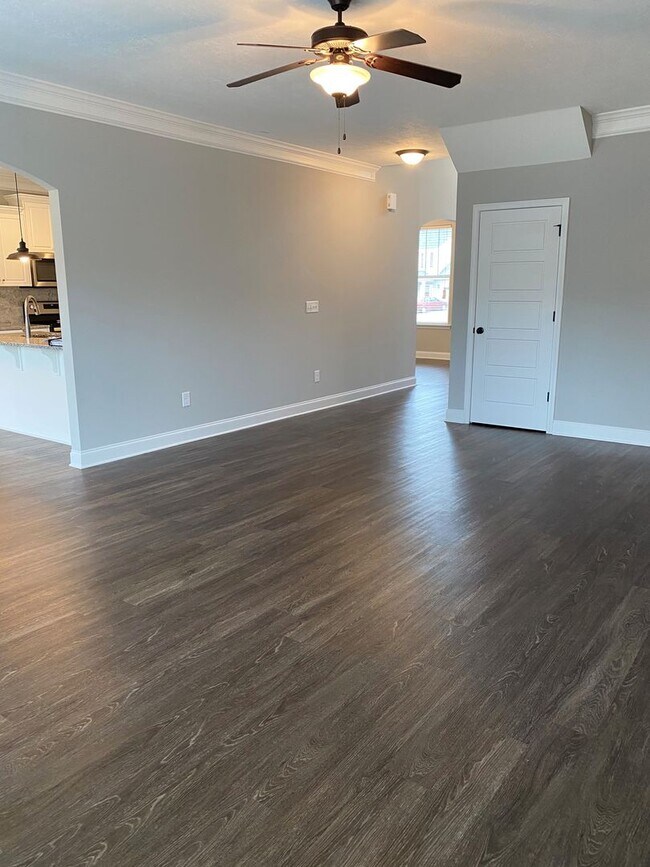 Building Photo - Spacious 5-Bedroom Home with Open Foyer - Move-In Ready! **Close to Fort Gordon, Hospitals, and I...