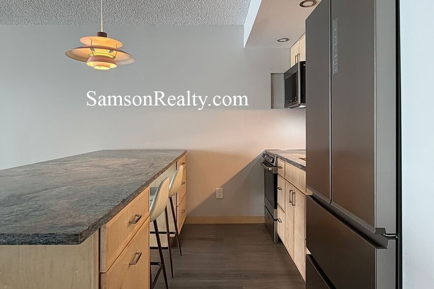 Building Photo - 400 Narragansett Pkwy