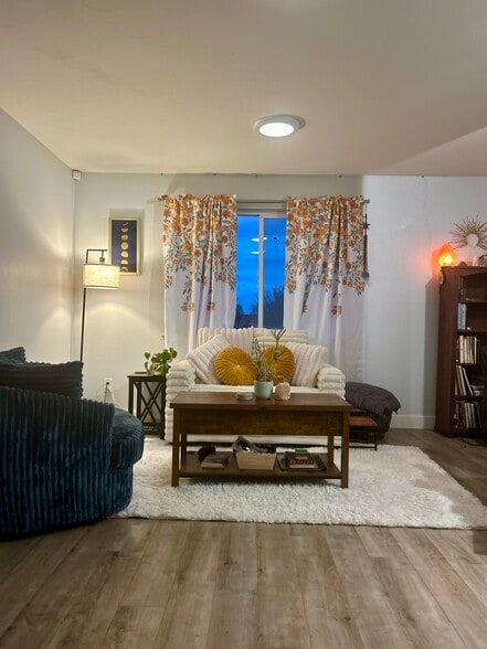 Building Photo - 1476 W Dakota Ave