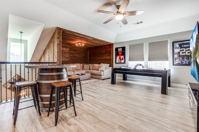 Upstairs Game Room + Loft - 1112 Heather Ln