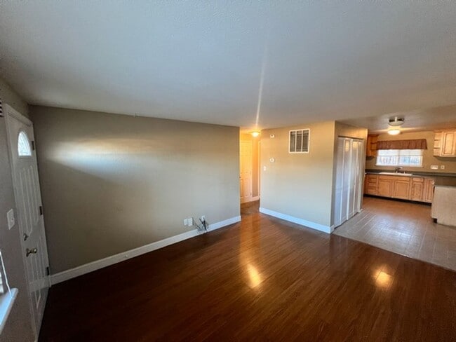 Building Photo - 1052 I St