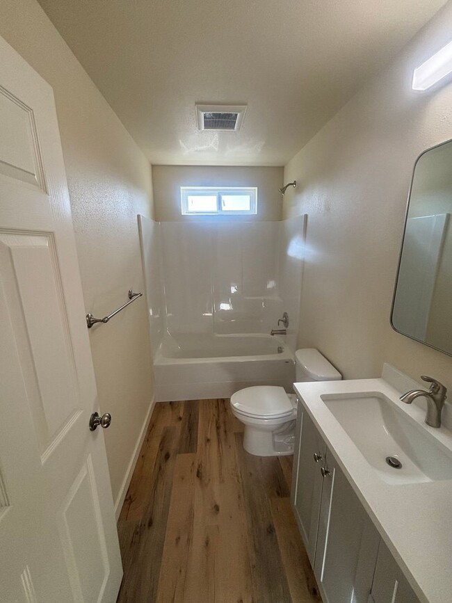Building Photo - SINGLE FAMILY HOME IN PRAIRIE FALLS (P#94)