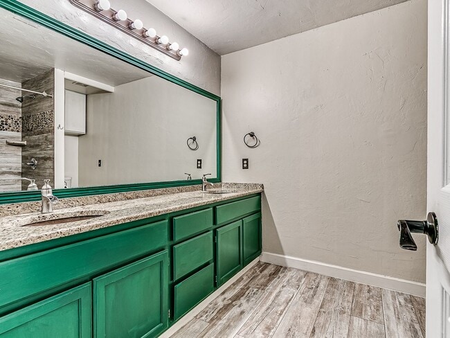 Building Photo - Updated Home + Edmond Schools