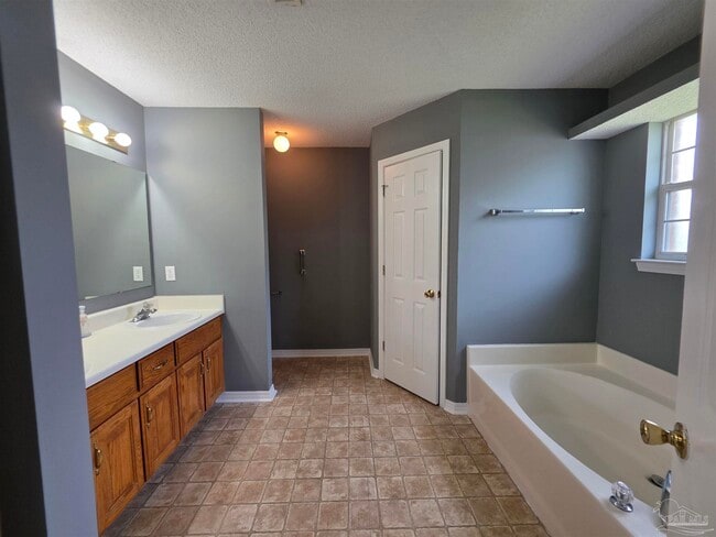 Building Photo - 6024 Yellow Rose Dr