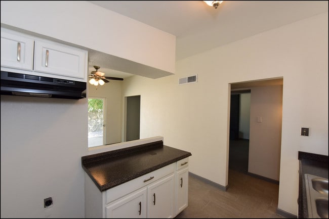 Building Photo - 10169 Dunbarton Dr