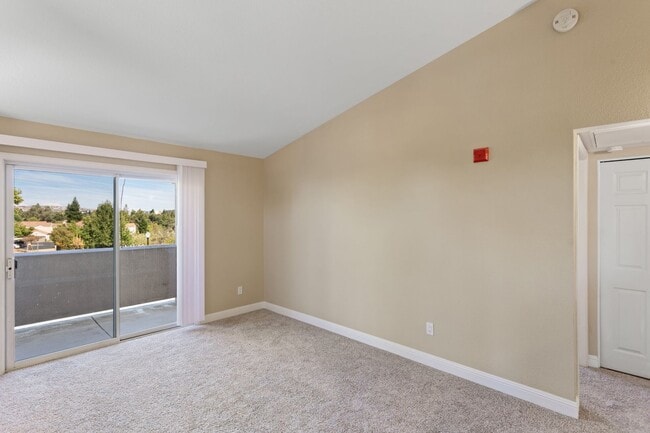 Building Photo - Gorgeous Condo in Folsom !