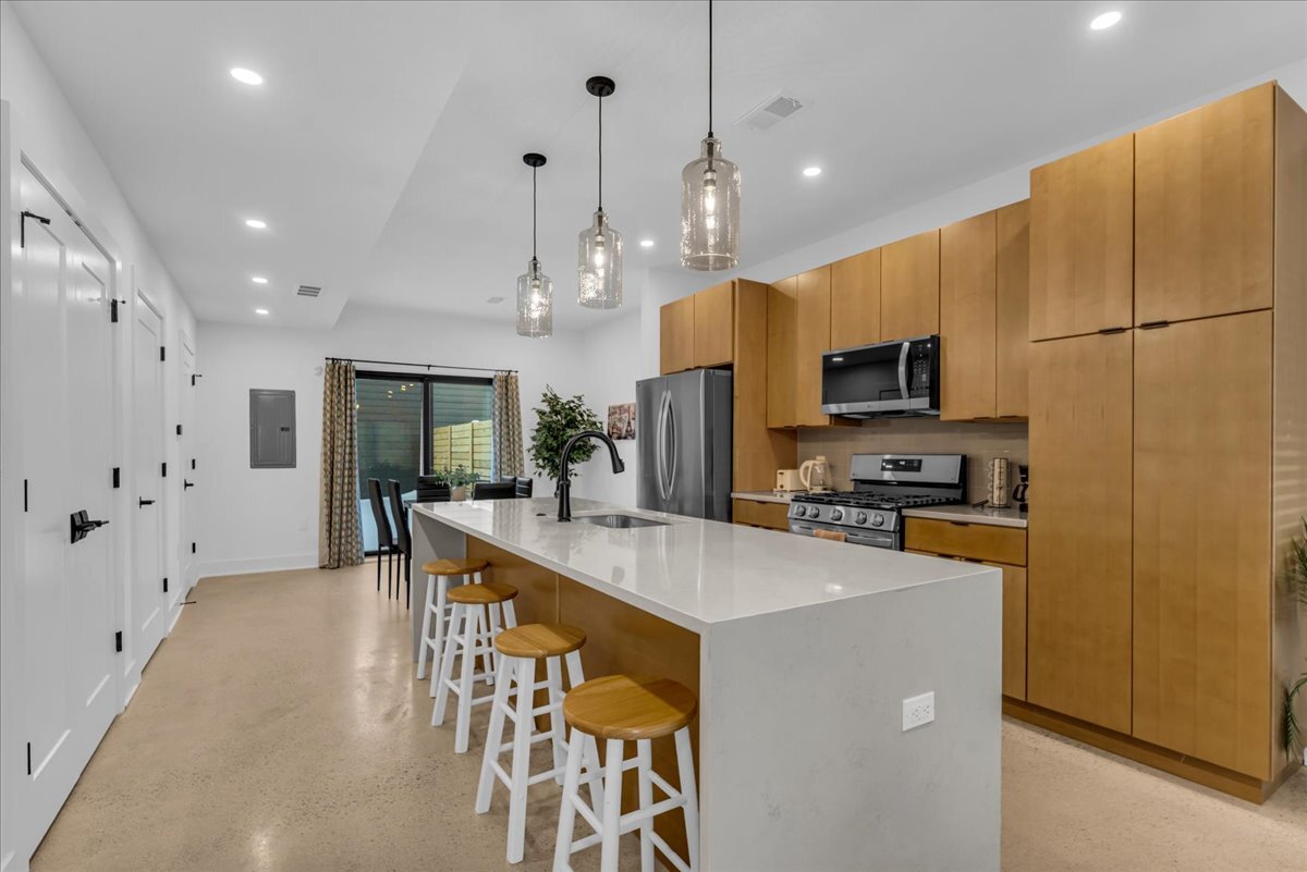 Building Photo - 7536 Churchill St