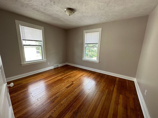Building Photo - 1591 Plainfield Ave NE