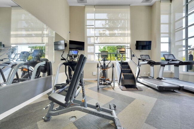 Building Photo - 355 Berry St