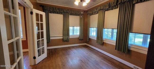 Building Photo - 211 City Park Cir