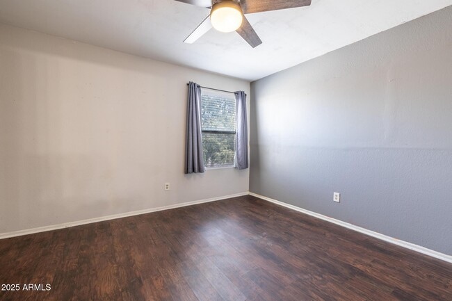Building Photo - 1342 W Emerald Ave